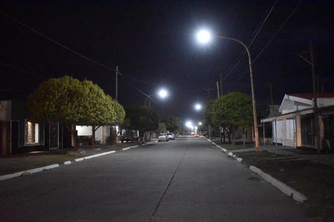 El barrio La Laguna de Frías estrenó iluminación led
