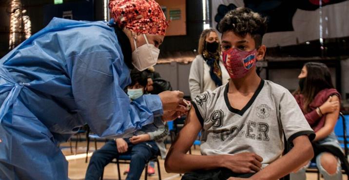 Arranca la vacunación a niños y adolescentes en Upas y Caps