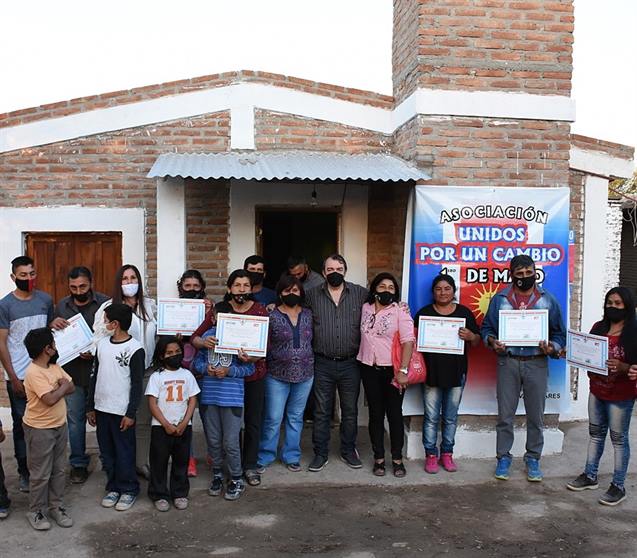 Familias de zonas rurales de Río Hondo reciben viviendas sociales