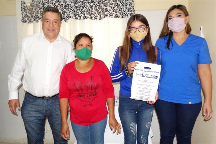 Entregan anteojos de receta a vecinos de Clodomira