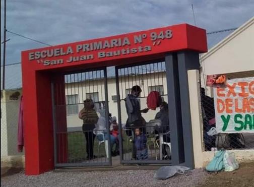 Toman una escuela rural en reclamo a irregularidades Toman una escuela rural en reclamo a irregularidades