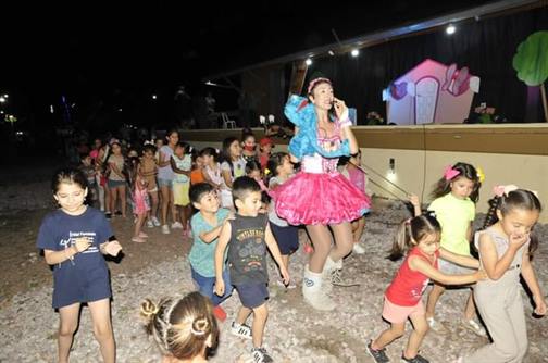 Más de 300 personas disfrutaron del teatro en Fernández Más de 300 personas disfrutaron del teatro en Fernández