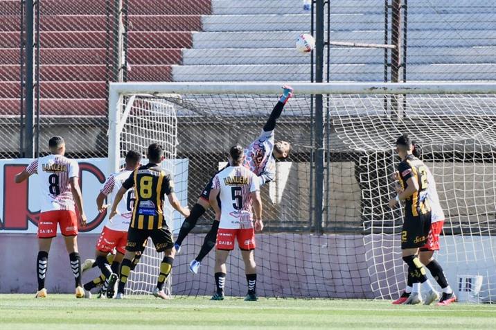 Mitre se dio el gusto de despedirse con un triunfo