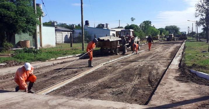 Avanza la pavimentación de calles para tres barrios de Pinto Avanza la pavimentación de calles para tres barrios de Pinto
