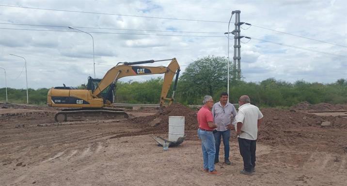 Reconstruyen la rotonda de uno de los principales acceso a Añatuya