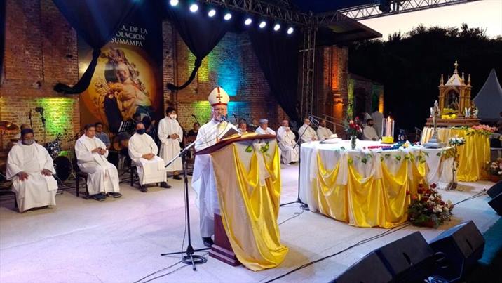 Miles de fieles honraron a la Virgen de Sumampa Miles de fieles honraron a la Virgen de Sumampa