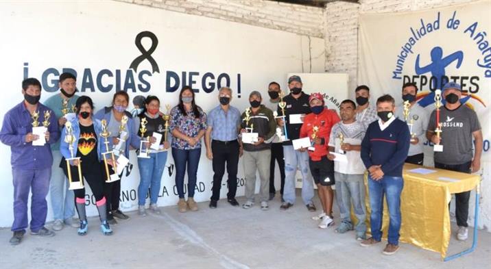 Entregan premios de los Juegos Deportivos Municipales de Añatuya