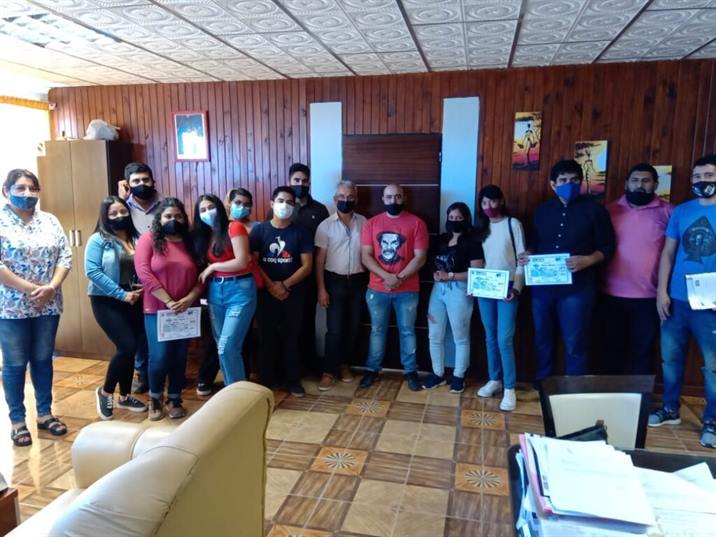 Entregan certificados a nuevos operadores de PC en Añatuya