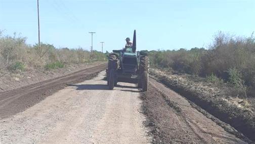 Intensifican el arreglo de caminos rurales en Cañada Escobar