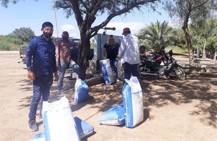 Entrengan semillas a minifundistas en Cañada Escobar