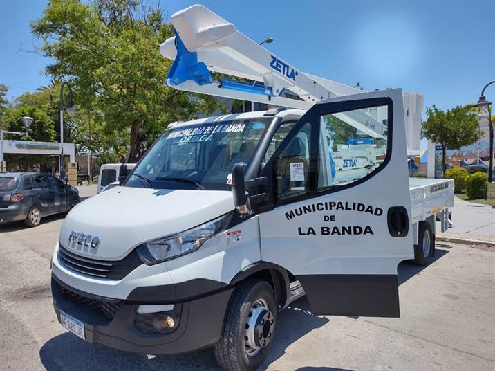 La Banda suma un camión para reforzar los trabajos de iluminación en la ciudad
