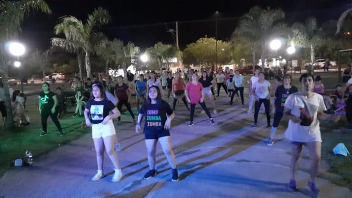 La plaza saludable a Quimilí volvió a puro ritmo y alegría