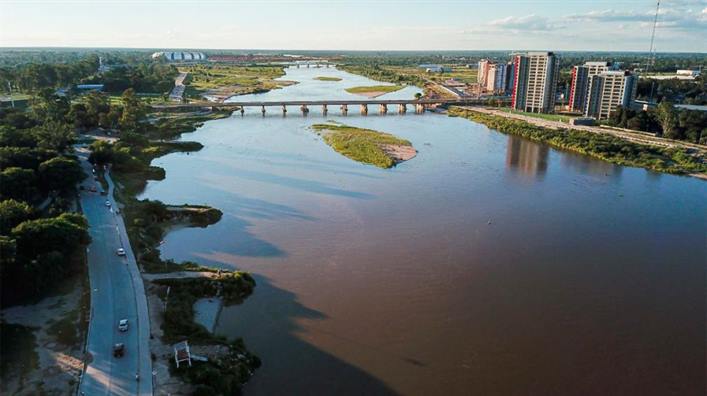 Proyectan la creación de nuevos espacios recreativos a orillas del río Dulce