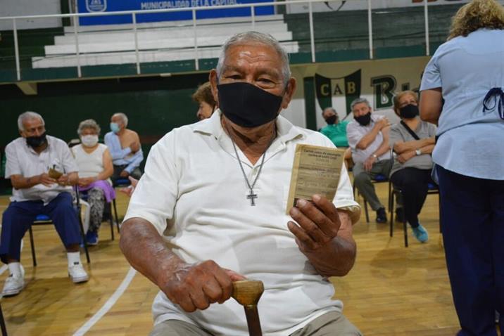 Continúa la vacunación con dosis de refuerzo en Capital y La Banda