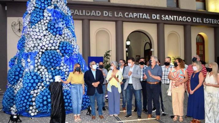La Capital llena de adornos navideños con más de 23 mil envases reciclados