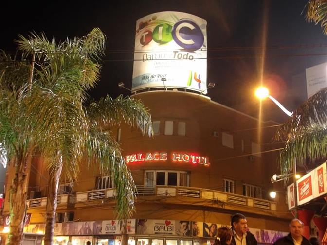 Puso a la venta el hotel Palace por Facebook y éstas fueron las reacciones