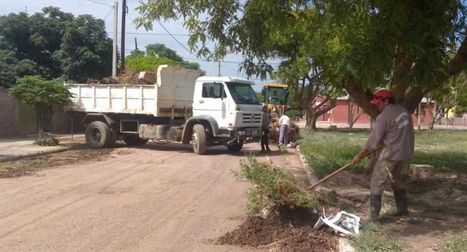 Intensifican los operativos de limpieza y desmalezamiento en Clodomira