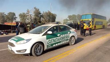 Logran destrabar un corte en la ruta 34 por pasajeros varados por fallas en un micro Logran destrabar un corte en la ruta 34 por pasajeros varados por fallas en un micro
