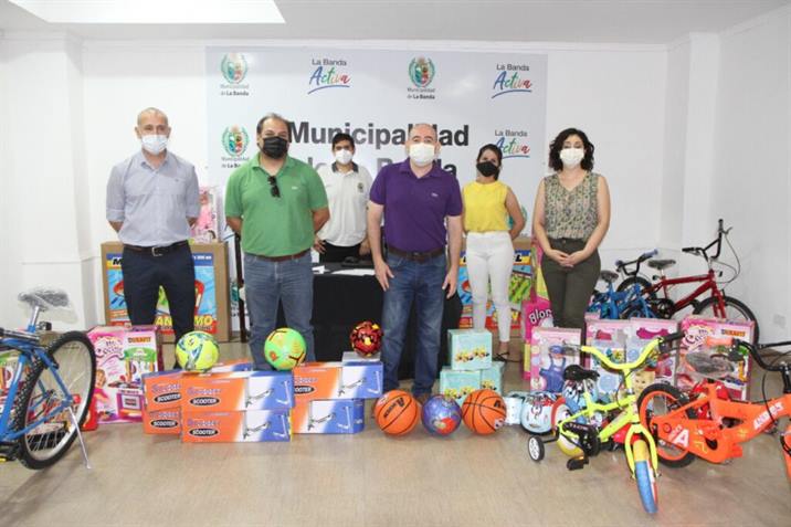 Más de 100 niños bandeños recibieron grandes regalos