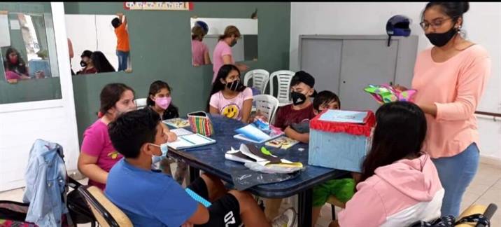 Brindan ayuda escolar a estudiantes de Loreto