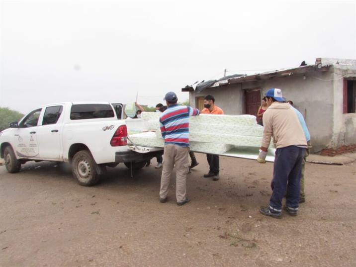 Brindan ayuda a damnificados por el temporal en Colonia El Simbolar