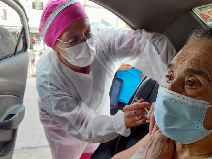Más de 360 mil santiagueños ya cuentan con la dosis de refuerzo Más de 360 mil santiagueños ya cuentan con la dosis de refuerzo