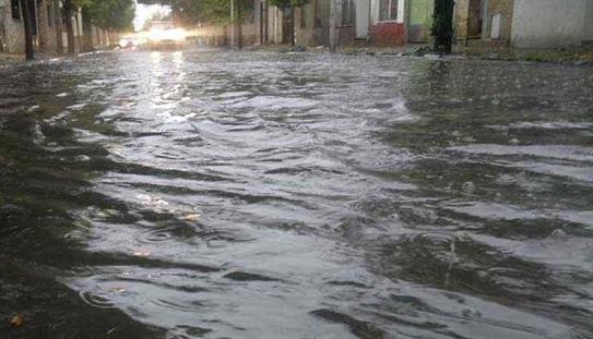 Lluvia y viento causaron diversos inconvenientes en Monte Quemado Lluvia y viento causaron diversos inconvenientes en Monte Quemado