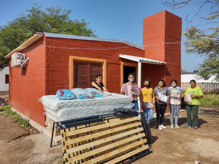 Figueroa: Entregan mobiliario a beneficiarios de viviendas sociales