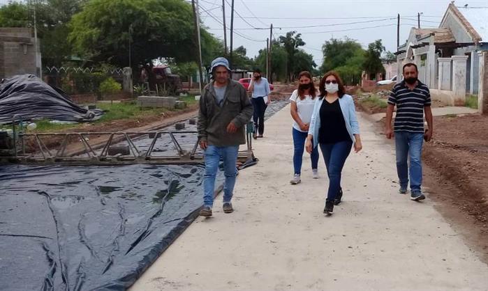 Colonia Dora: Avanzan las obras de pavimentación y en espacios verdes