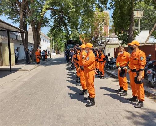 Medio centenar de santiagueños partieron hacia Corrientes