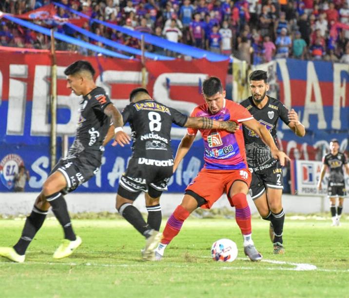 Güemes arrancó con un empate ante Estudiantes de Caseros en su debut