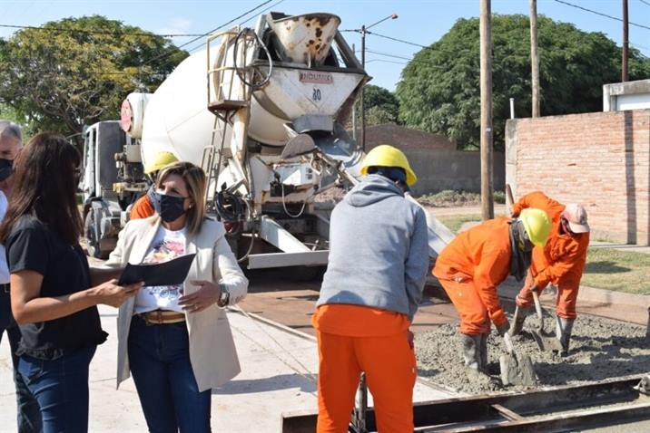 Pavimentan calles del Vinalar y continuarán en los barrios San Martín y Borges Pavimentan calles del Vinalar y continuarán en los barrios San Martín y Borges