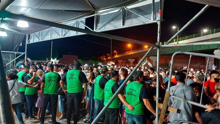 Incidentes en el cierre de La Salamanca de público con entradas que quedó afuera Incidentes en el cierre de La Salamanca de público con entradas que quedó afuera