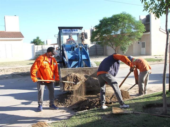 Amplio despliegue para la limpieza y fumigación del B° Mama Antula