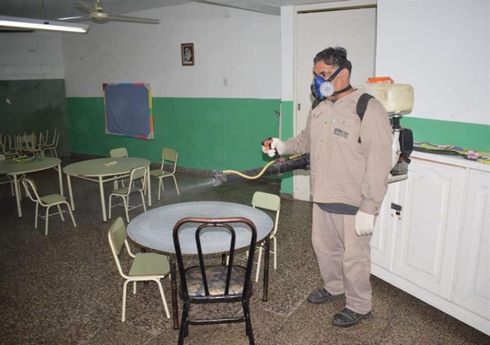 Desinfectan jardines de infantes de Capital antes del inicio del ciclo lectivo Desinfectan jardines de infantes de Capital antes del inicio del ciclo lectivo
