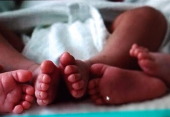 Una madre termeña esperaba mellizos, pero dio a luz trillizos Una madre termeña esperaba mellizos, pero dio a luz trillizos