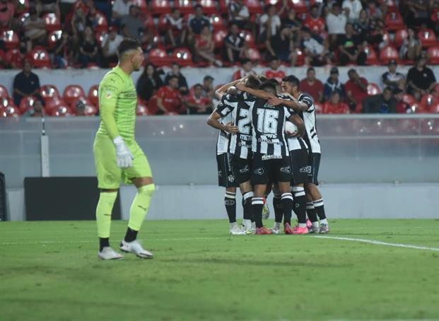 Central rescató un valioso punto ante el Rojo