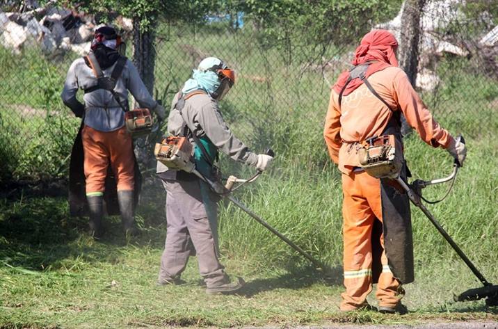 Intensifican tareas de desmalezamiento en La Banda