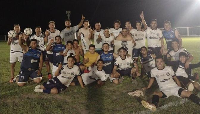 Los Quiroga celebra el campeonato de la C-20 de Juventud FC