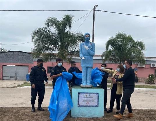 San Pedro recordó el 20 de marzo con un homenaje a trabajadores de la salud San Pedro recordó el 20 de marzo con un homenaje a trabajadores de la salud