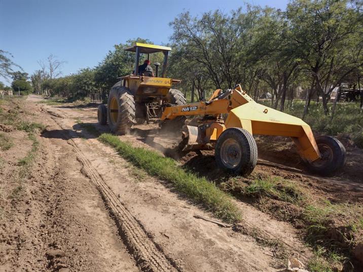 Recuperan caminos vecinales dentro del ejido municipal de Colonia El Simbolar