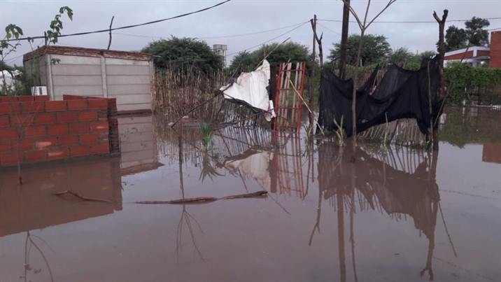 La lluvia causó problemas en barrios bandeños y capitalinos