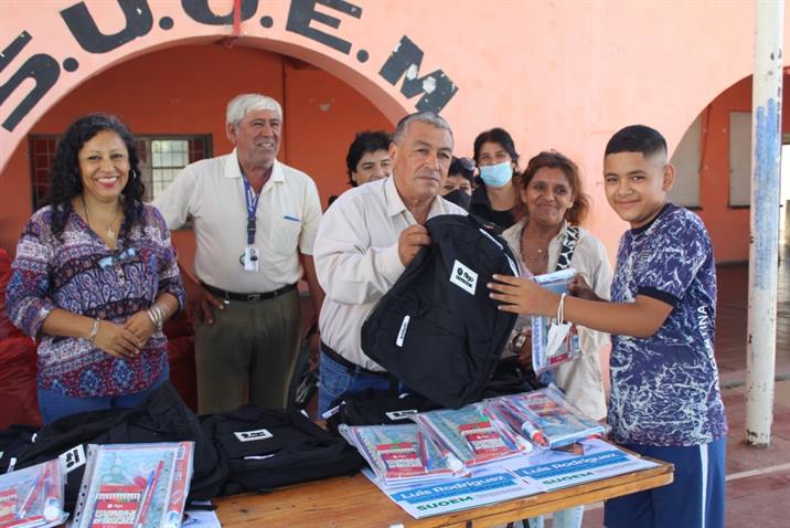 Suoem Banda entrega mochilas y útiles escolares a los hijos de sus afiliados Suoem Banda entrega mochilas y útiles escolares a los hijos de sus afiliados