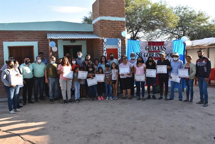 Familias del paraje Colonia San Juan reciben viviendas sociales Familias del paraje Colonia San Juan reciben viviendas sociales