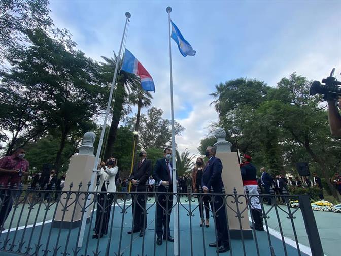 Autoridades participan del acto por los 202° años de la Autonomía Provincial