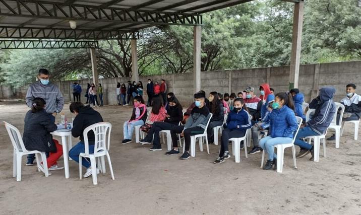 Aplican la tercera dosis de vacunas a adolescentes de 12 a 17 años en La Cañada