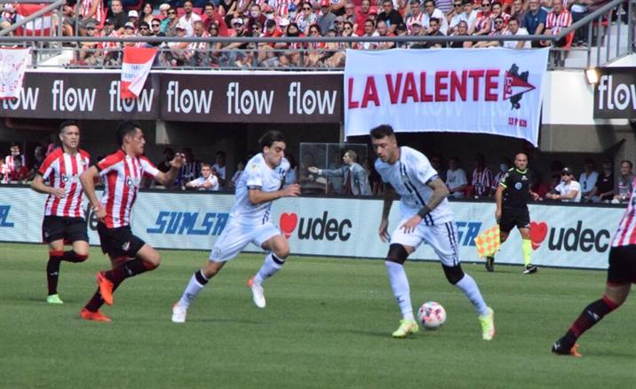 Dura derrota: Estudiantes goleó 5-0 a Central Córdoba