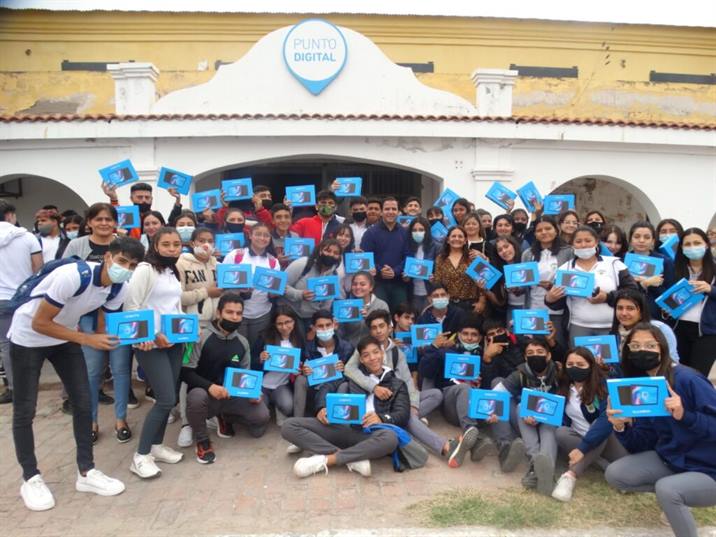 Alumnos de Clodomira recibieron tablets del programa Metas Digitales
