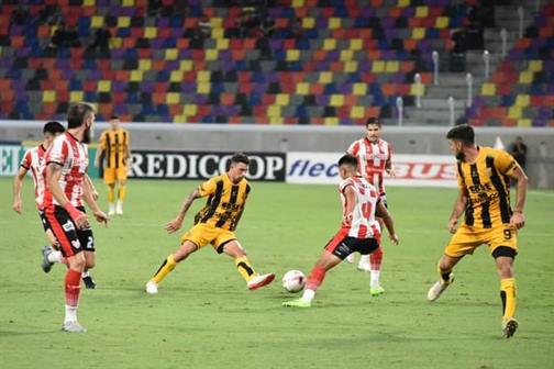 Mitre e Instituto empataron en el Estadio Único