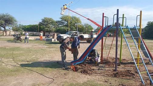 Avanzan los trabajos en espacios verdes de Añatuya